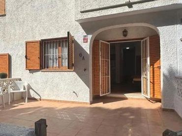 Maison mitoyenne avec balcon à vendre à Orihuela Costa