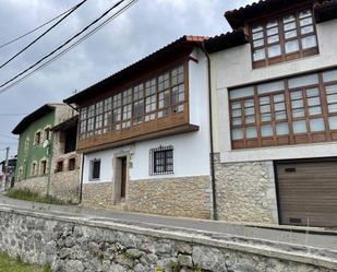 Exterior view of House or chalet for sale in Llanes