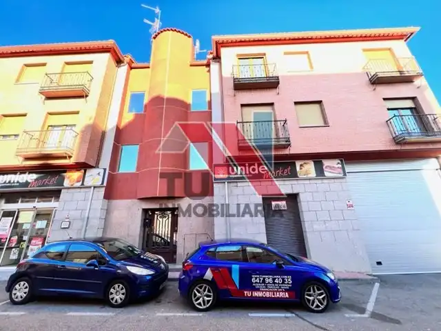 Vista exterior de Piso en venta en El Carpio de Tajo con Calefacción, Parquet y Balcón