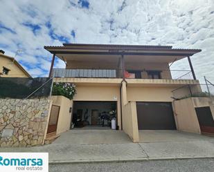 Exterior view of Single-family semi-detached for sale in Hontanares de Eresma  with Terrace and Swimming Pool