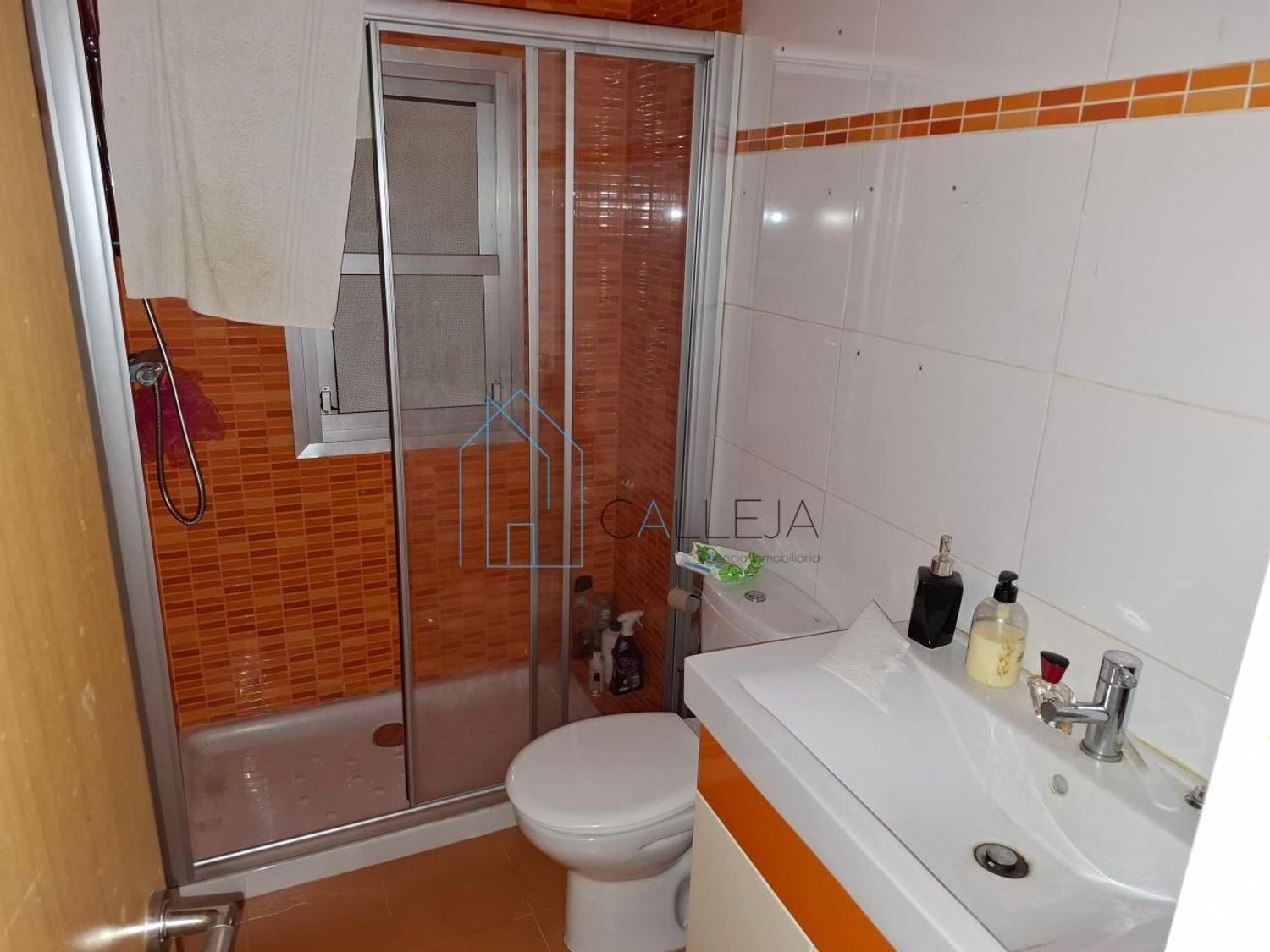Bathroom of Houses for sale in Ourense Capital   with Heating and Storage room