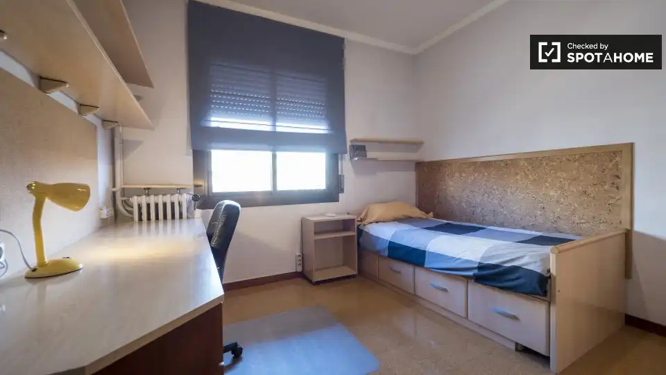 Habitación de Piso para compartir en Barcelona con Aire acondicionado, Calefacción y Amueblado