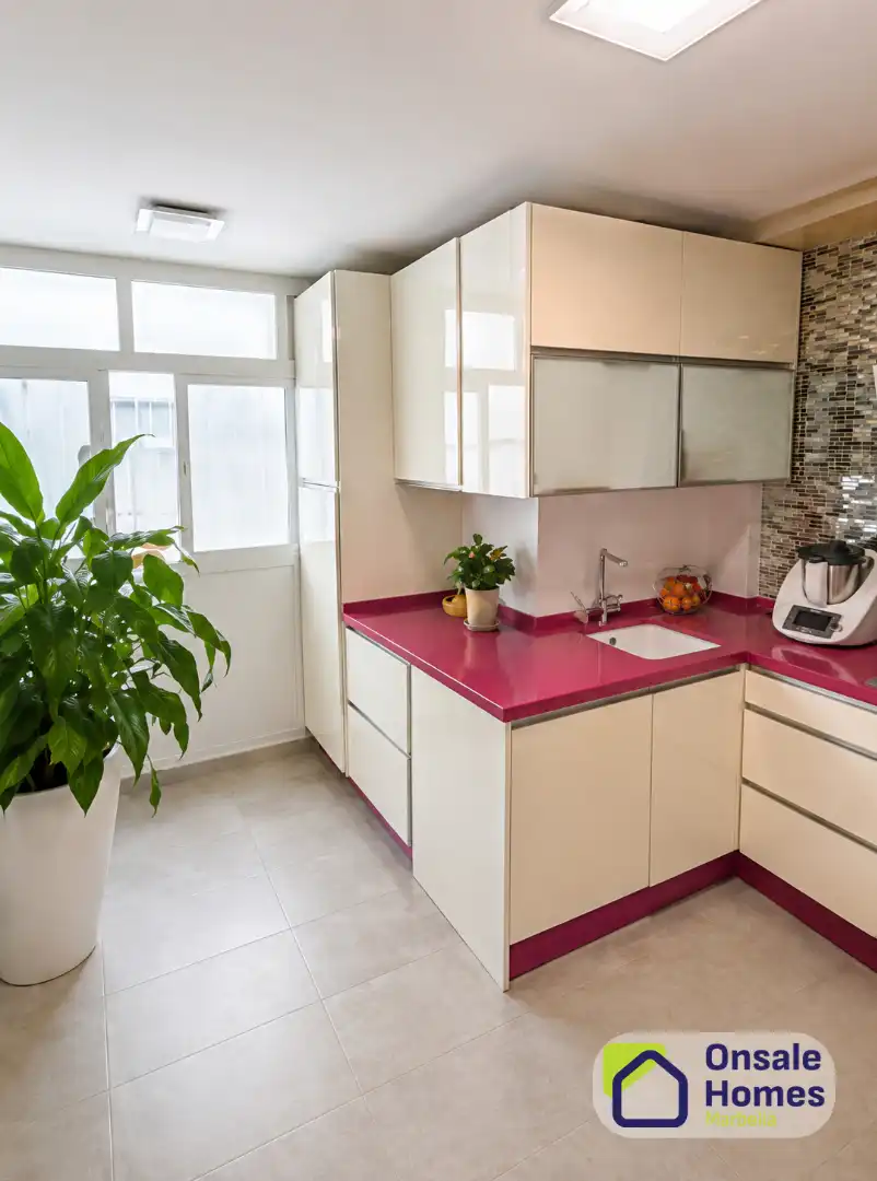 Cocina de Piso en venta en Marbella con Aire acondicionado y Terraza