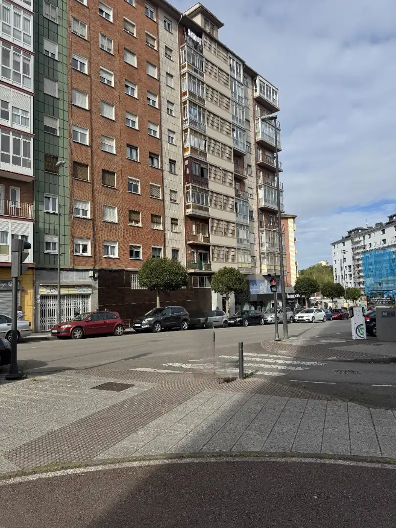 Vista exterior de Piso en venta en Avilés con Calefacción, Parquet y Terraza