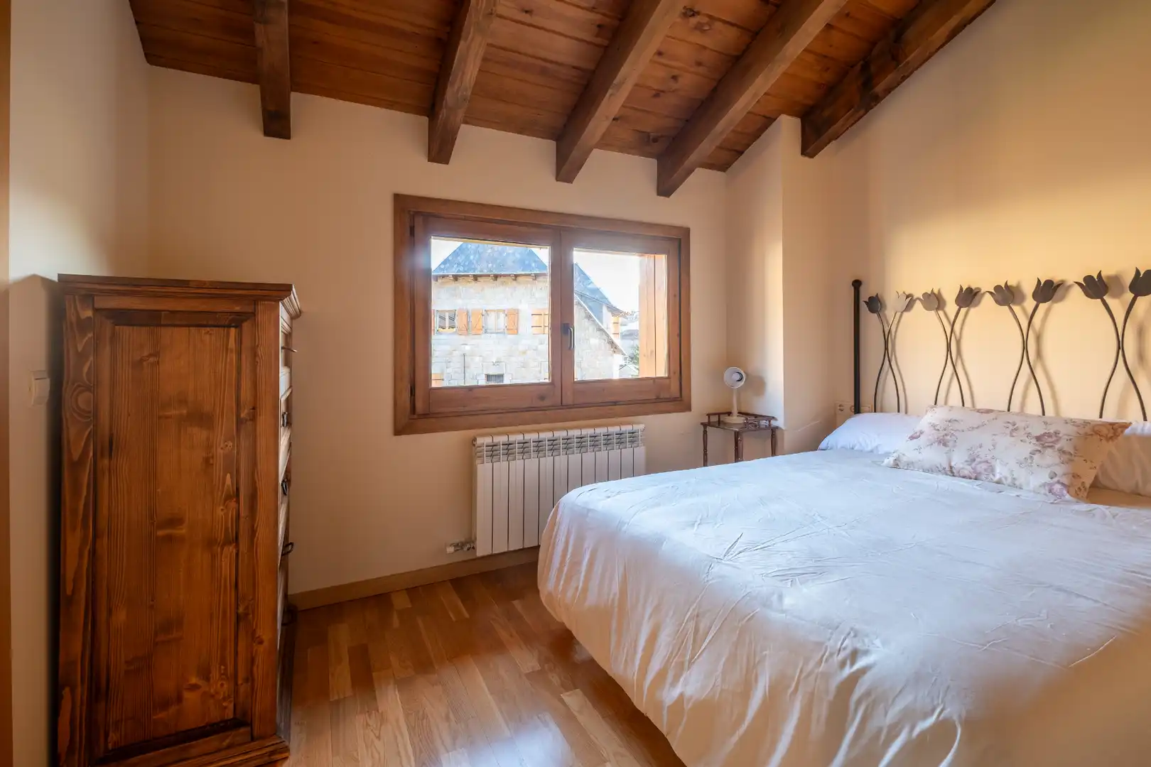 Dormitori de Casa adosada de lloguer en Bellver de Cerdanya amb Calefacció, Parquet i Terrassa