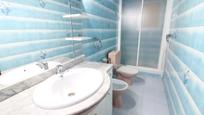 Bathroom of Flat for sale in  Barcelona Capital  with Air Conditioner, Heating and Oven