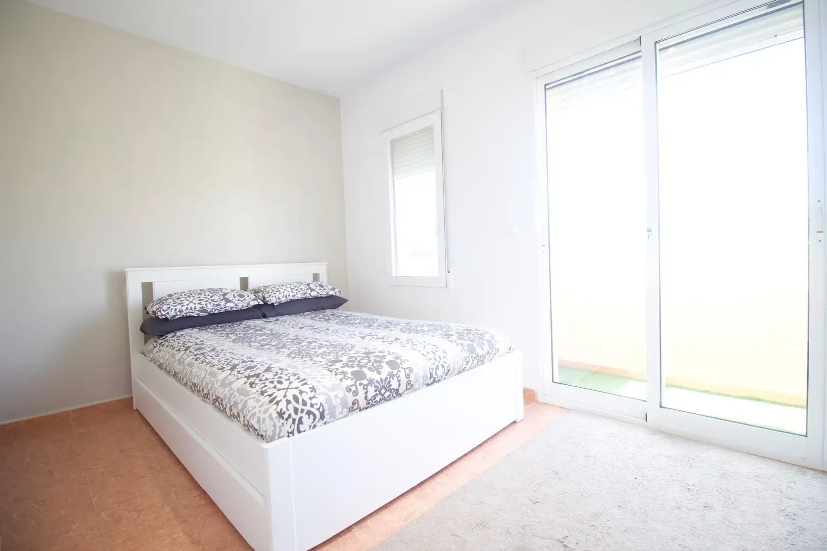 Schlafzimmer von Einfamilien-Reihenhaus zum Verkauf in Fuente Álamo de Murcia mit Privatgarten und Balkon