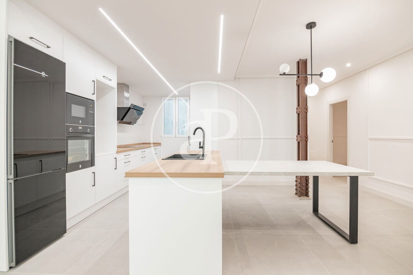 Cuina de Pis de lloguer en  Madrid Capital amb Calefacció i Balcó