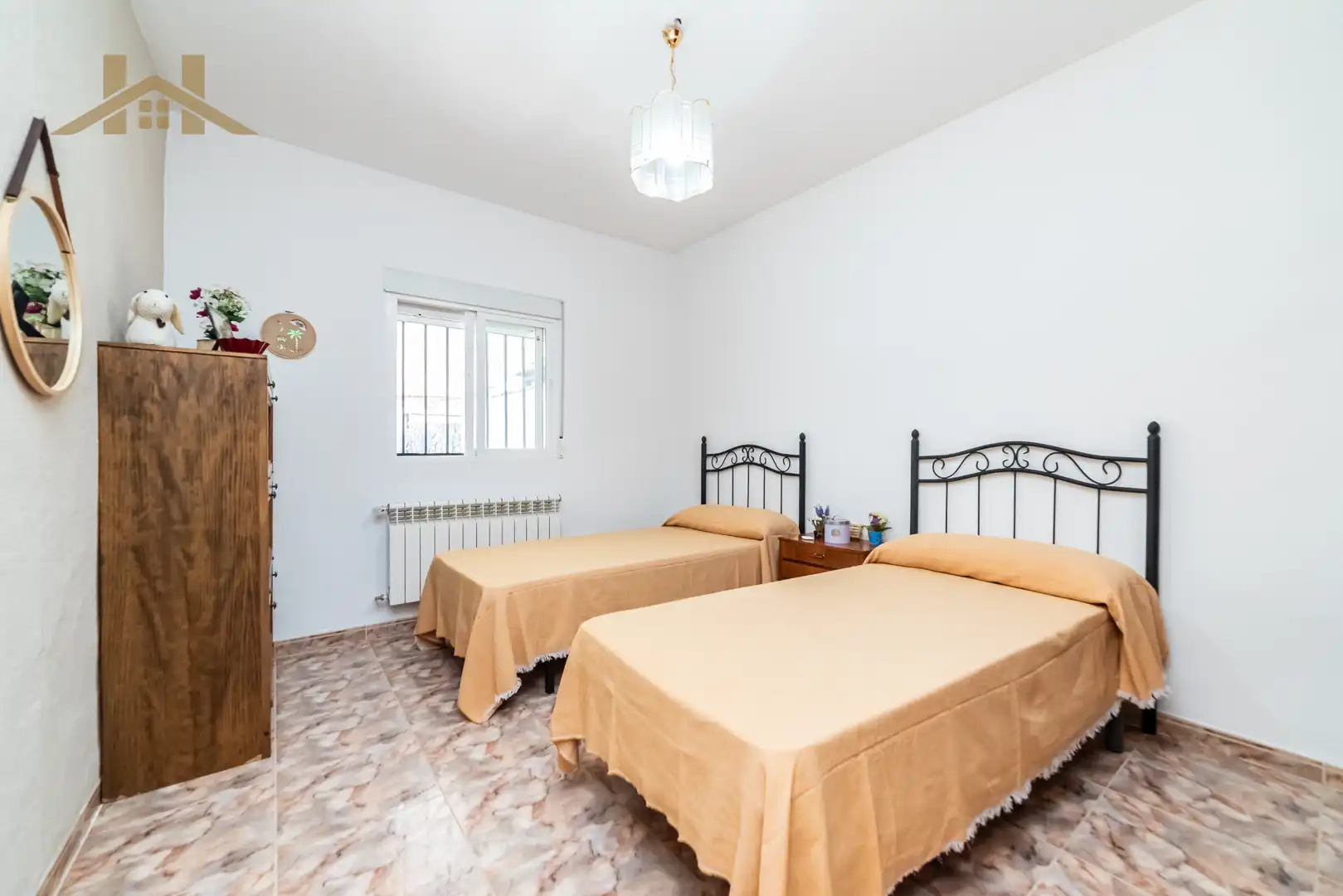 Habitación de Casa adosada en venta en Villa del Prado con Aire acondicionado, Jardín privado y Piscina