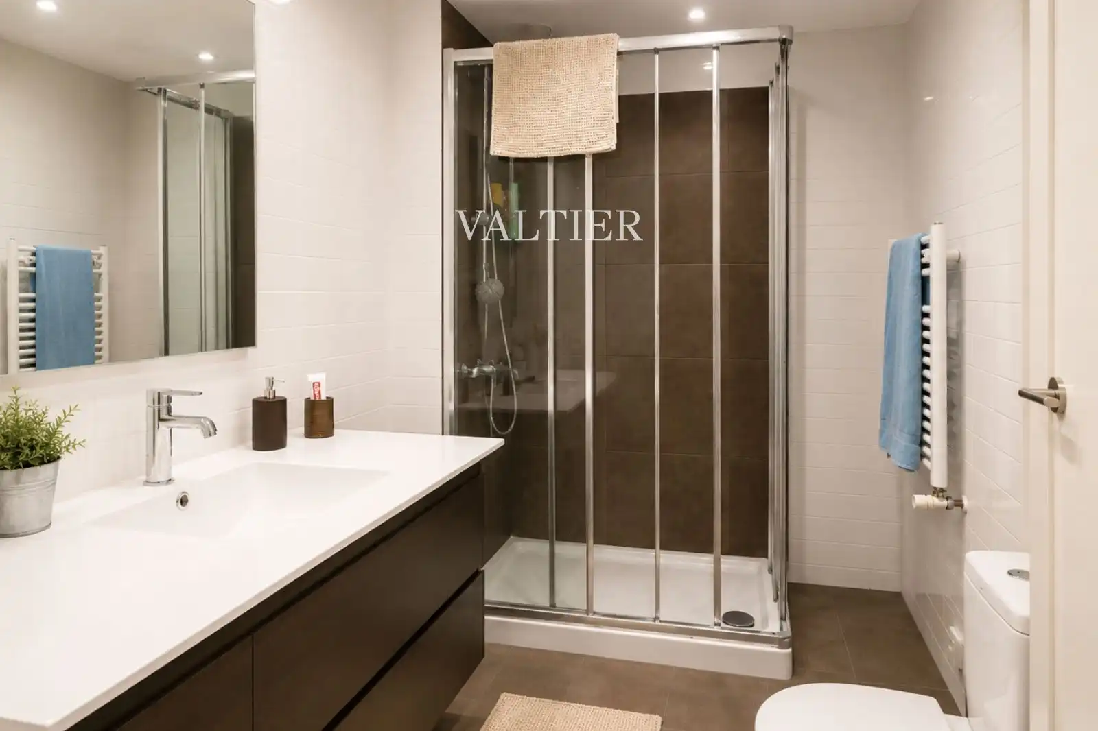 Baño de Ático de alquiler en Madrid con Aire acondicionado, Terraza y Amueblado