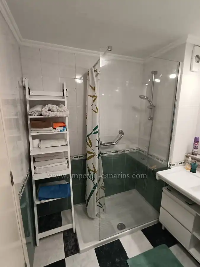 Baño de Estudio en venta en Puerto de la Cruz con Terraza, Amueblado y Piscina comunitaria