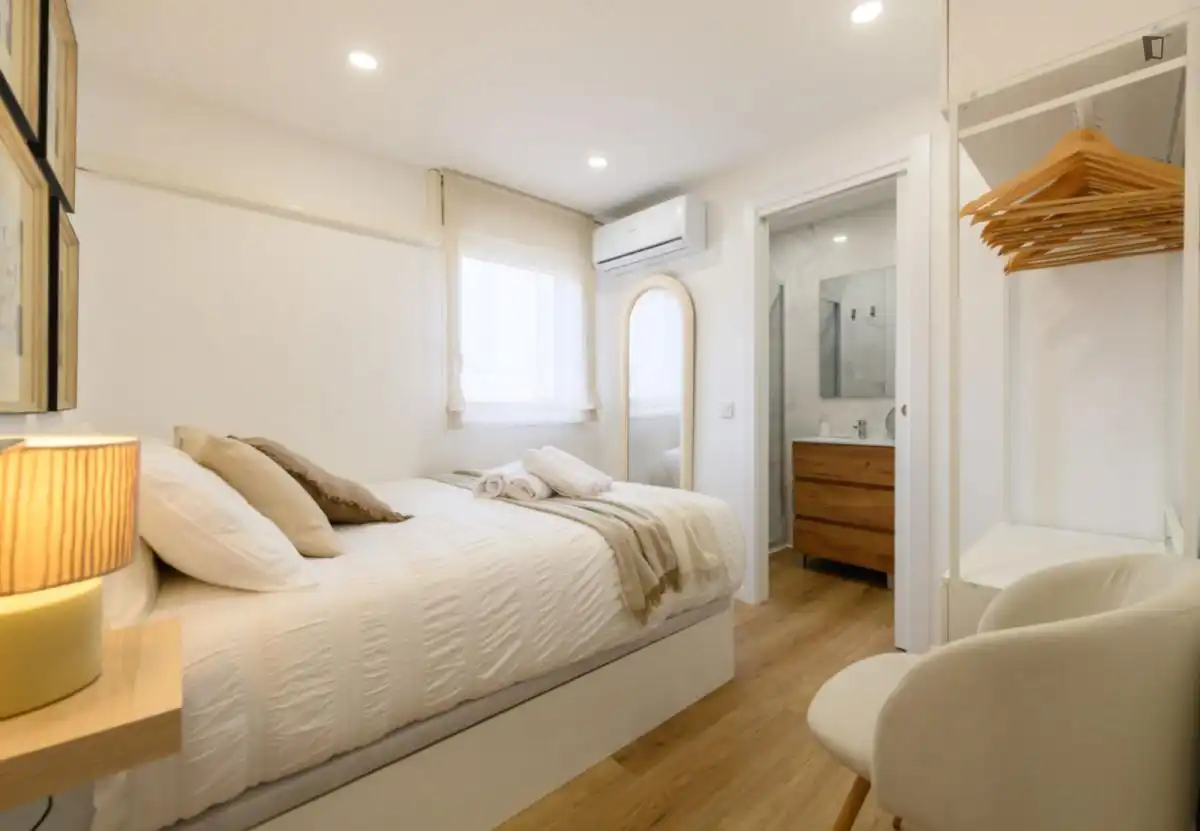 Habitación de Apartamento de alquiler en Madrid con Aire acondicionado, Calefacción y Amueblado