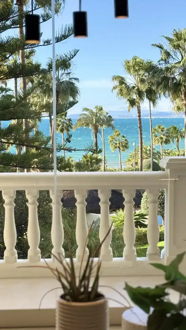 Vista exterior de Piso en venta en Estepona con Aire acondicionado, Piscina y Balcón