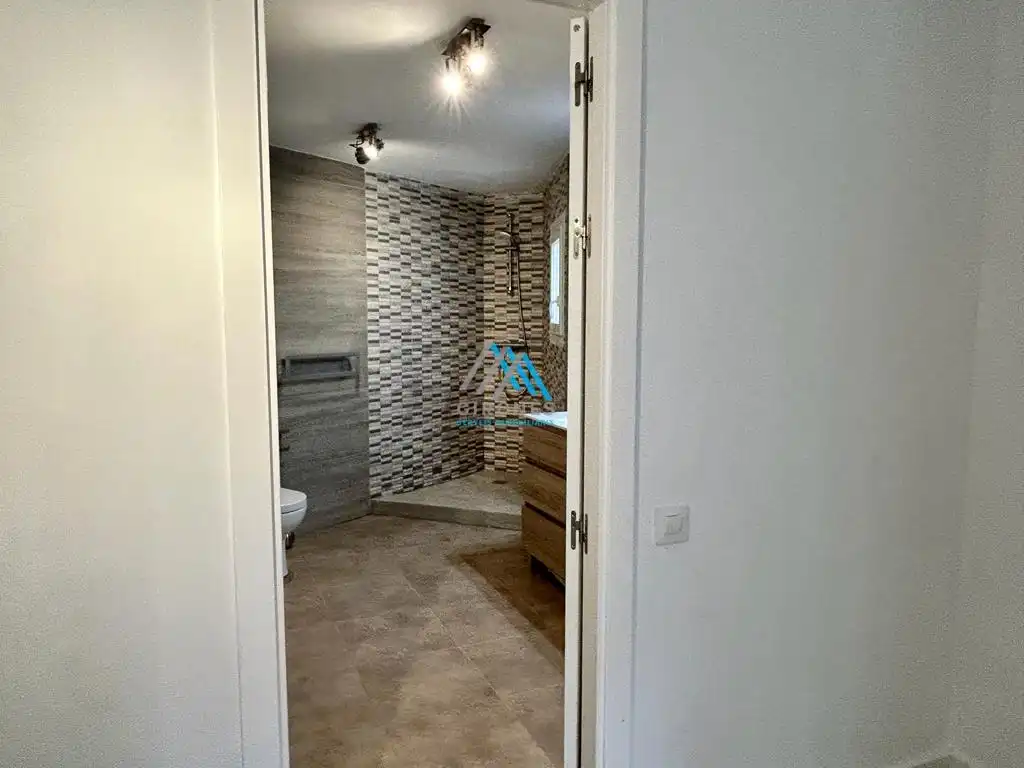 Badezimmer von Wohnung zum Verkauf in Santa Cristina d'Aro mit Heizung und Terrasse