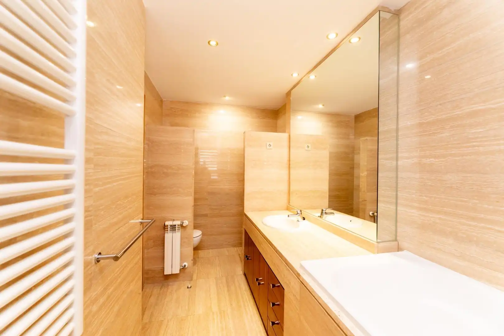 Bathroom of Flat for rent in Pozuelo de Alarcón  with Air Conditioner, Heating and Private garden