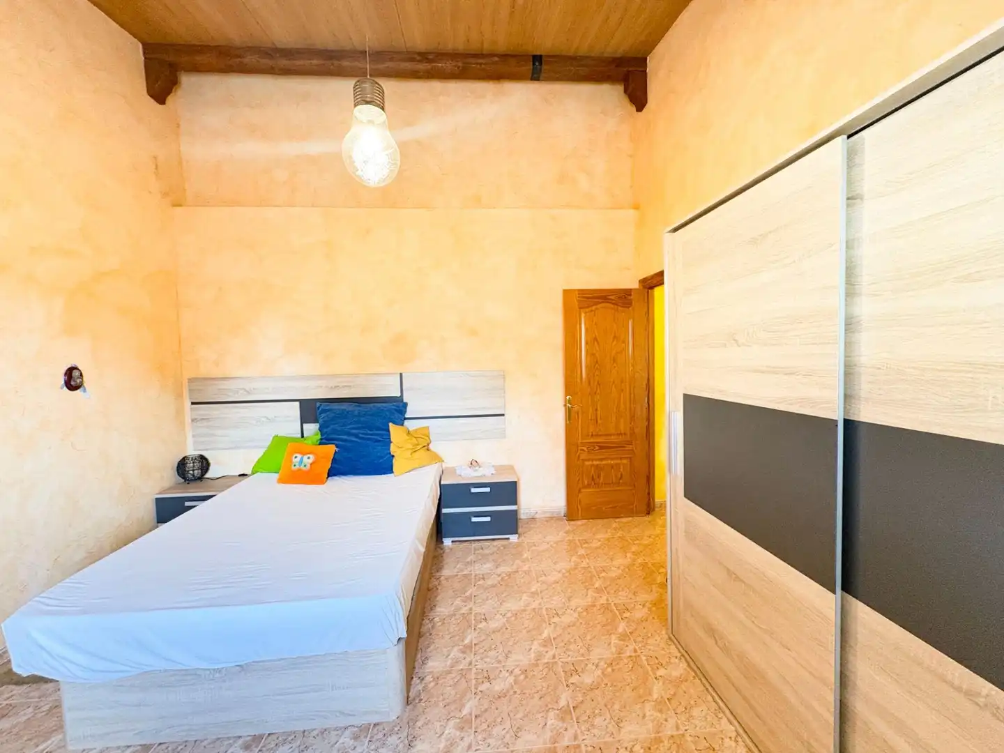 Schlafzimmer von Einfamilien-Reihenhaus zum Verkauf in San Isidro mit Klimaanlage, Privatgarten und Terrasse