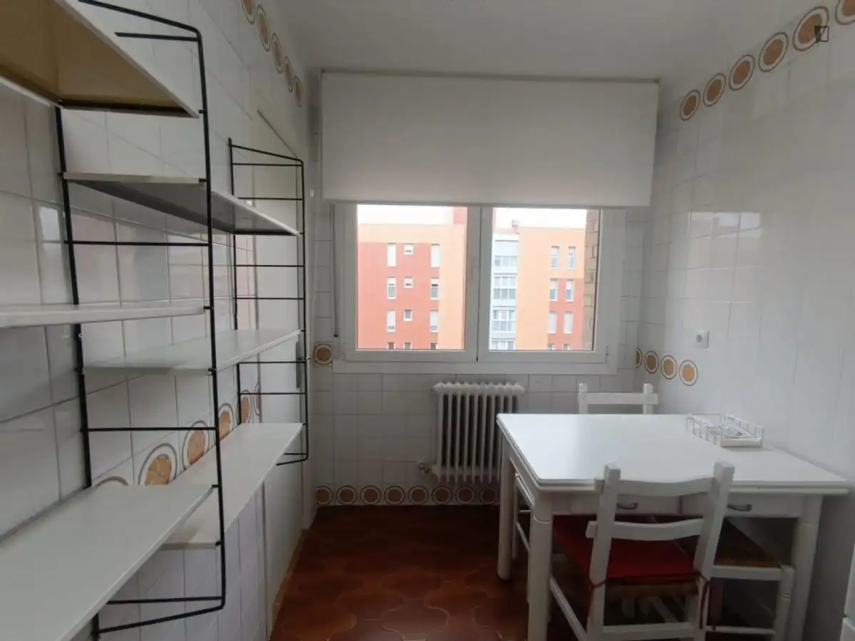 Room in Mendebaldea - Ermitagaña