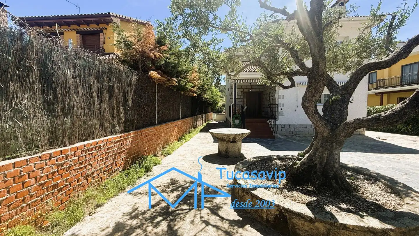 Vista exterior de Casa o chalet en venta en Cebreros con Aire acondicionado, Jardín privado y Terraza