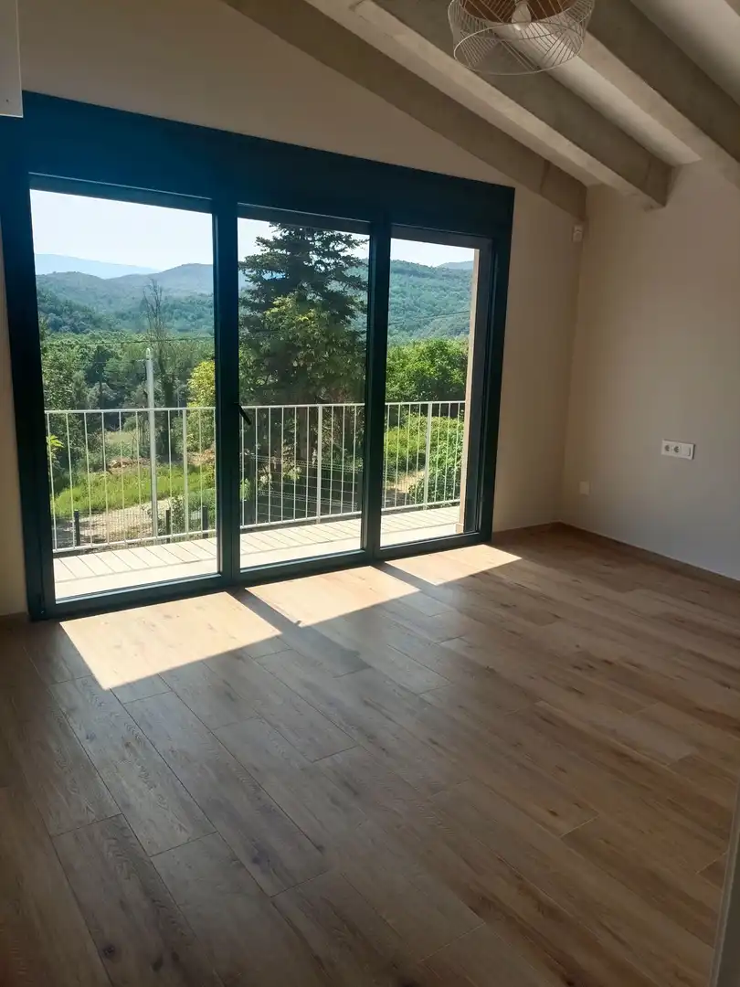 Sala d'estar de Casa o xalet de lloguer en Sant Aniol de Finestres amb Aire condicionat, Calefacció i Jardí privat