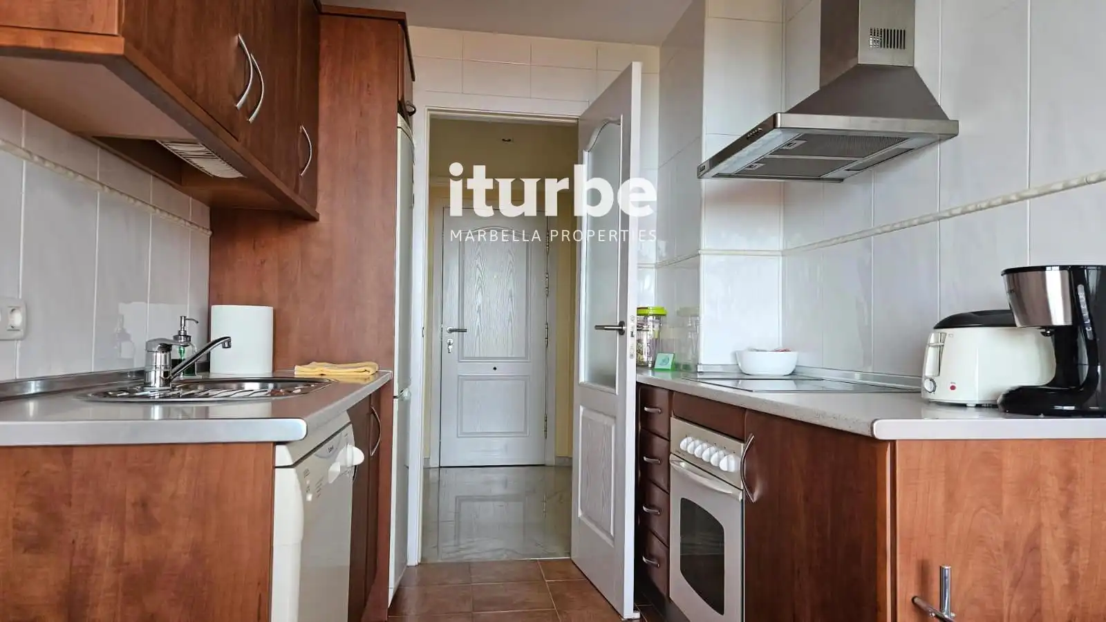 Cocina de Piso de alquiler en Marbella con Aire acondicionado, Terraza y Piscina