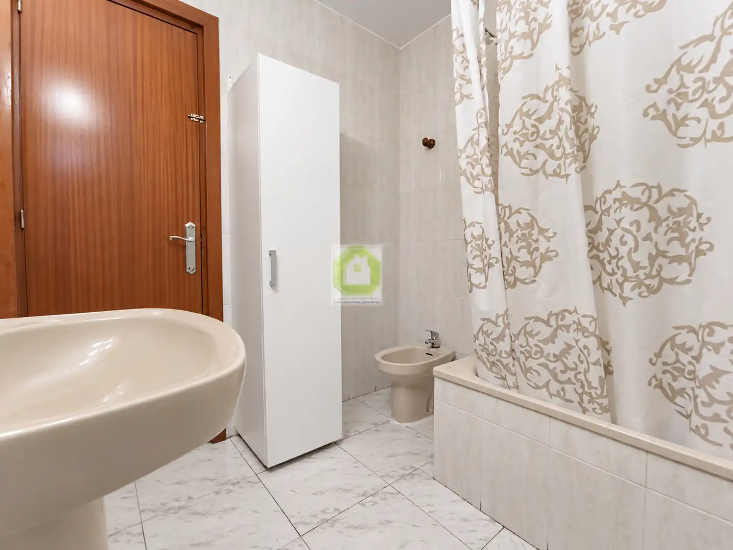 Bathroom of Flat for share in San Antón
