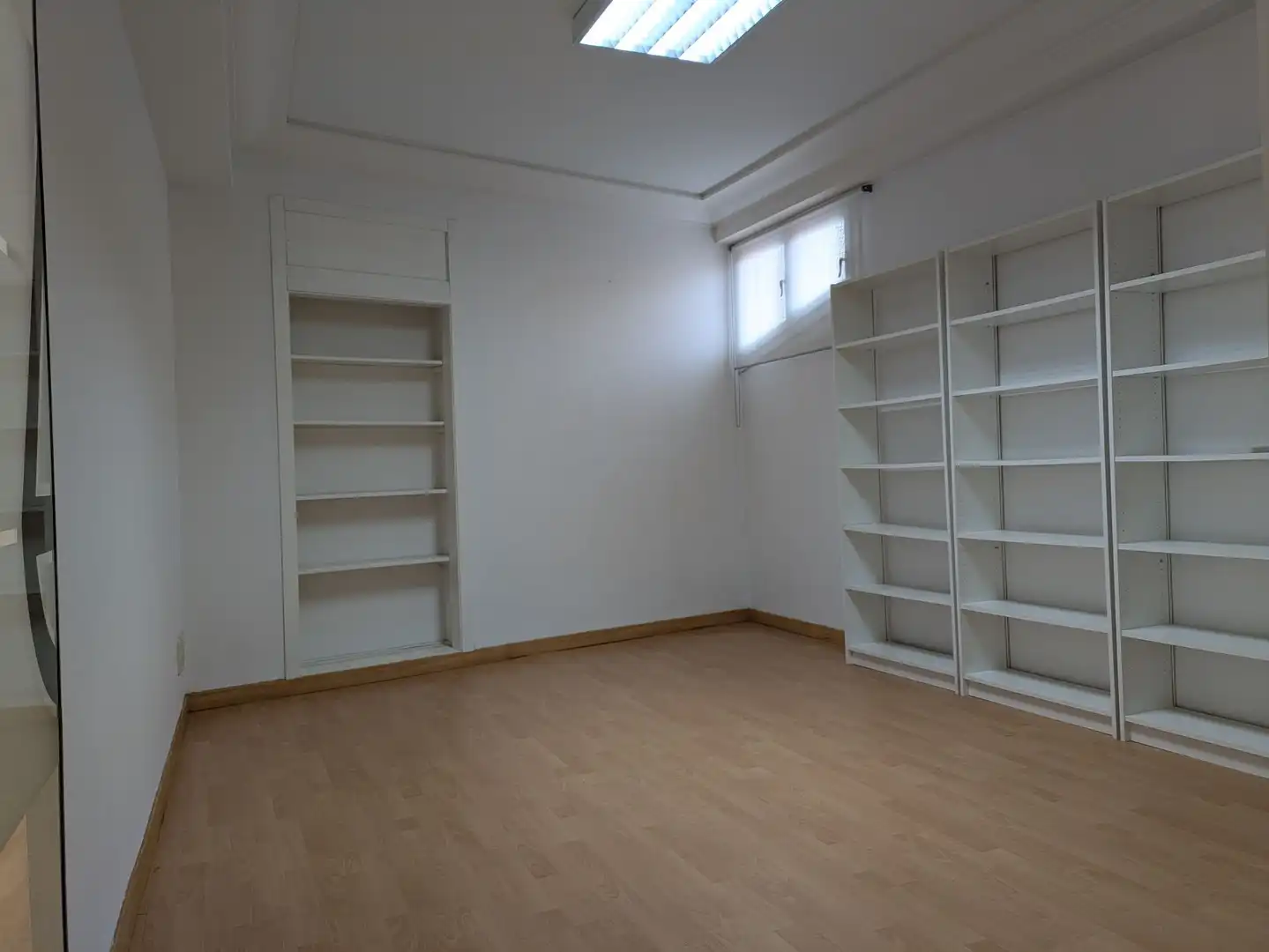 Büro zur Miete in Monzón mit Klimaanlage und Heizung