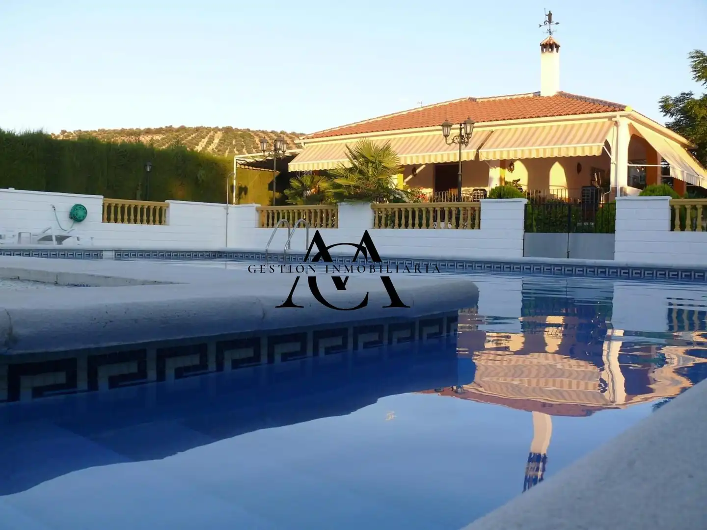 Schwimmbecken von Haus oder Chalet zum Verkauf in Lucena mit Terrasse