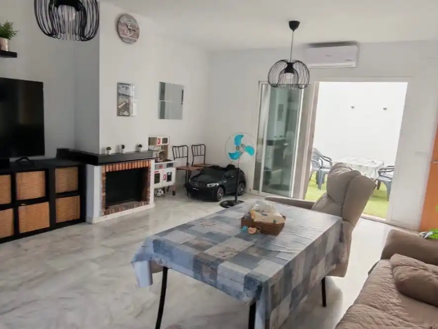 Sala d'estar de Casa o xalet en venda en Villaverde del Río amb Aire condicionat