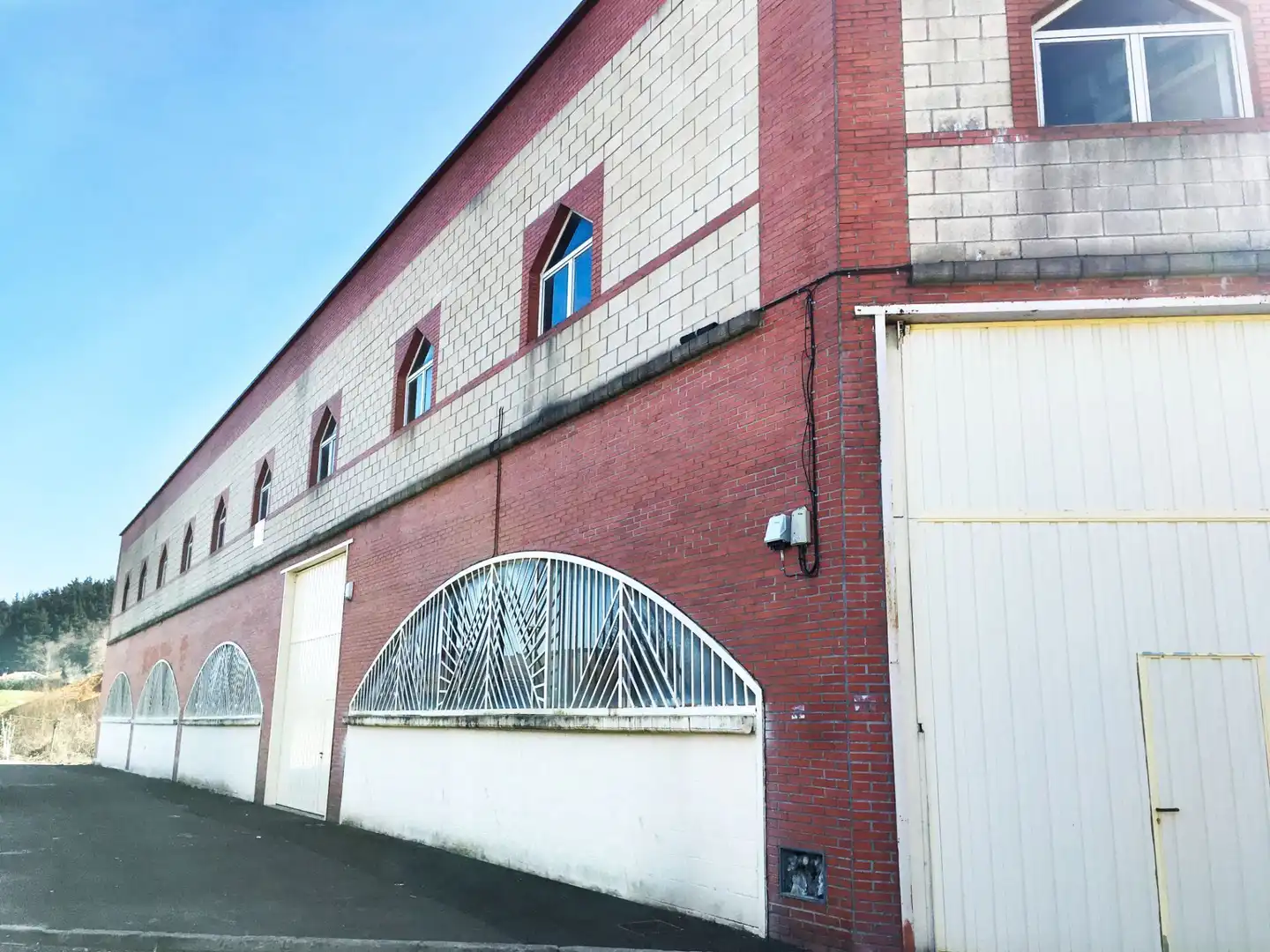 Außenansicht von Fabrikhallen zur Miete in Zarautz
