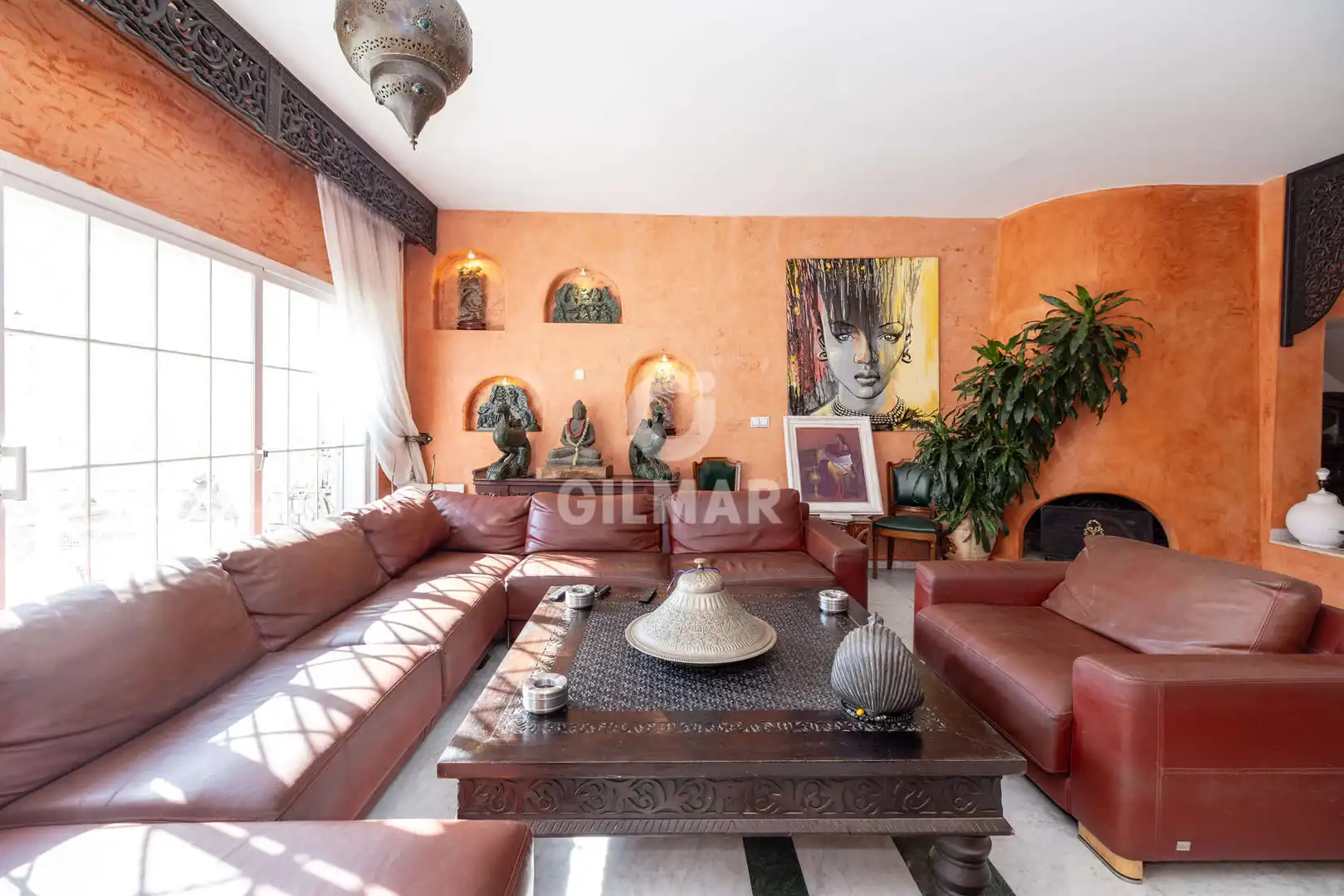 Sala d'estar de Casa adosada en venda en Estepona amb Calefacció i Jardí privat