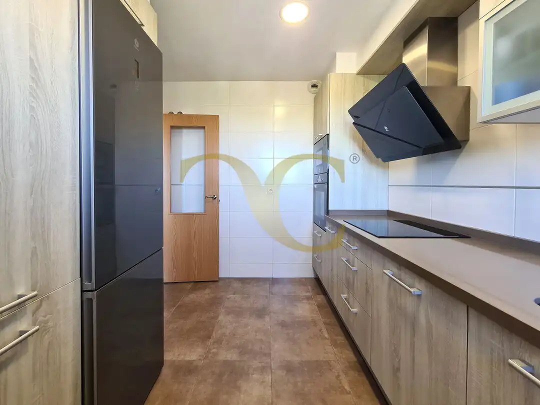 Cocina de Piso en venta en Oviedo  con Calefacción, Terraza y Trastero