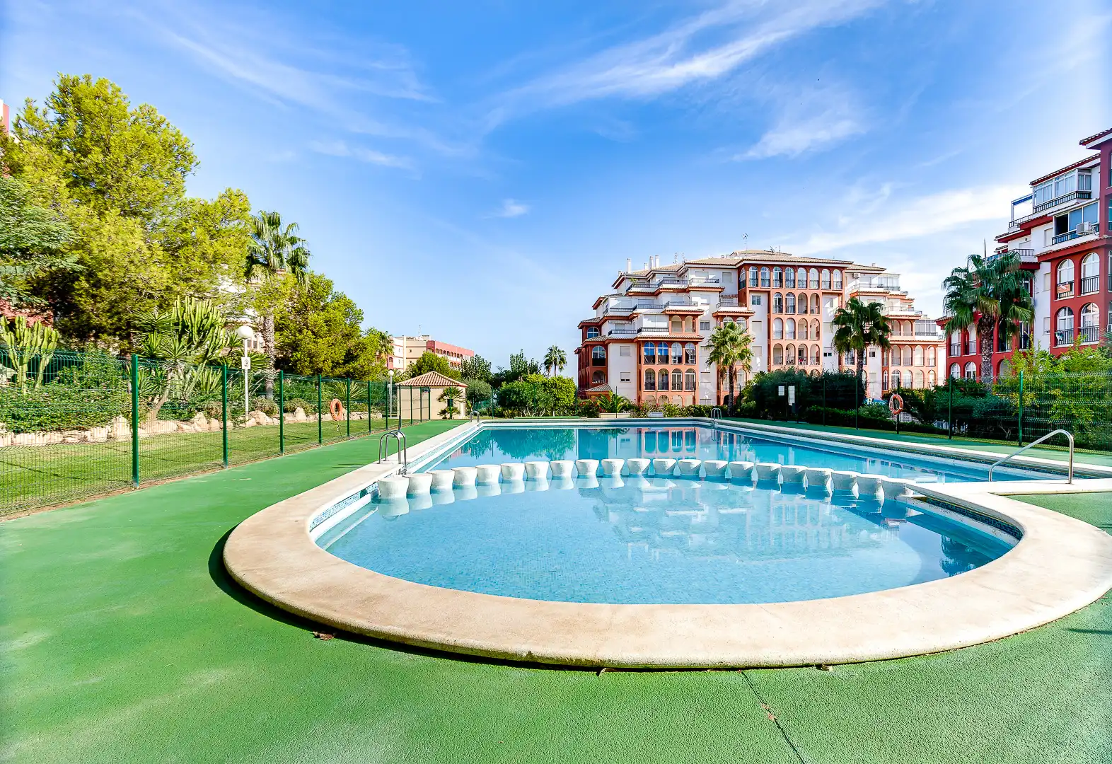 Swimming pool of Flat for sale in Torrevieja  with Air Conditioner, Terrace and Balcony