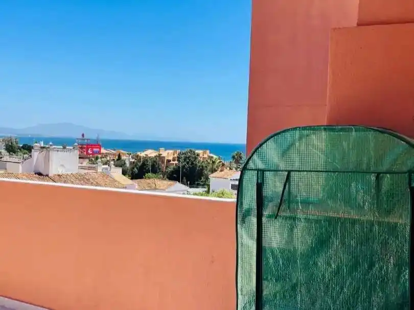 Vista exterior de Pis en venda en Manilva amb Terrassa i Piscina
