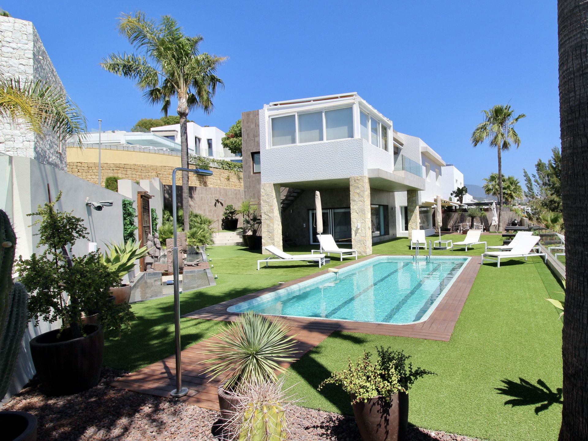Exterior view of House or chalet for sale in Benahavís  with Air Conditioner, Private garden and Terrace