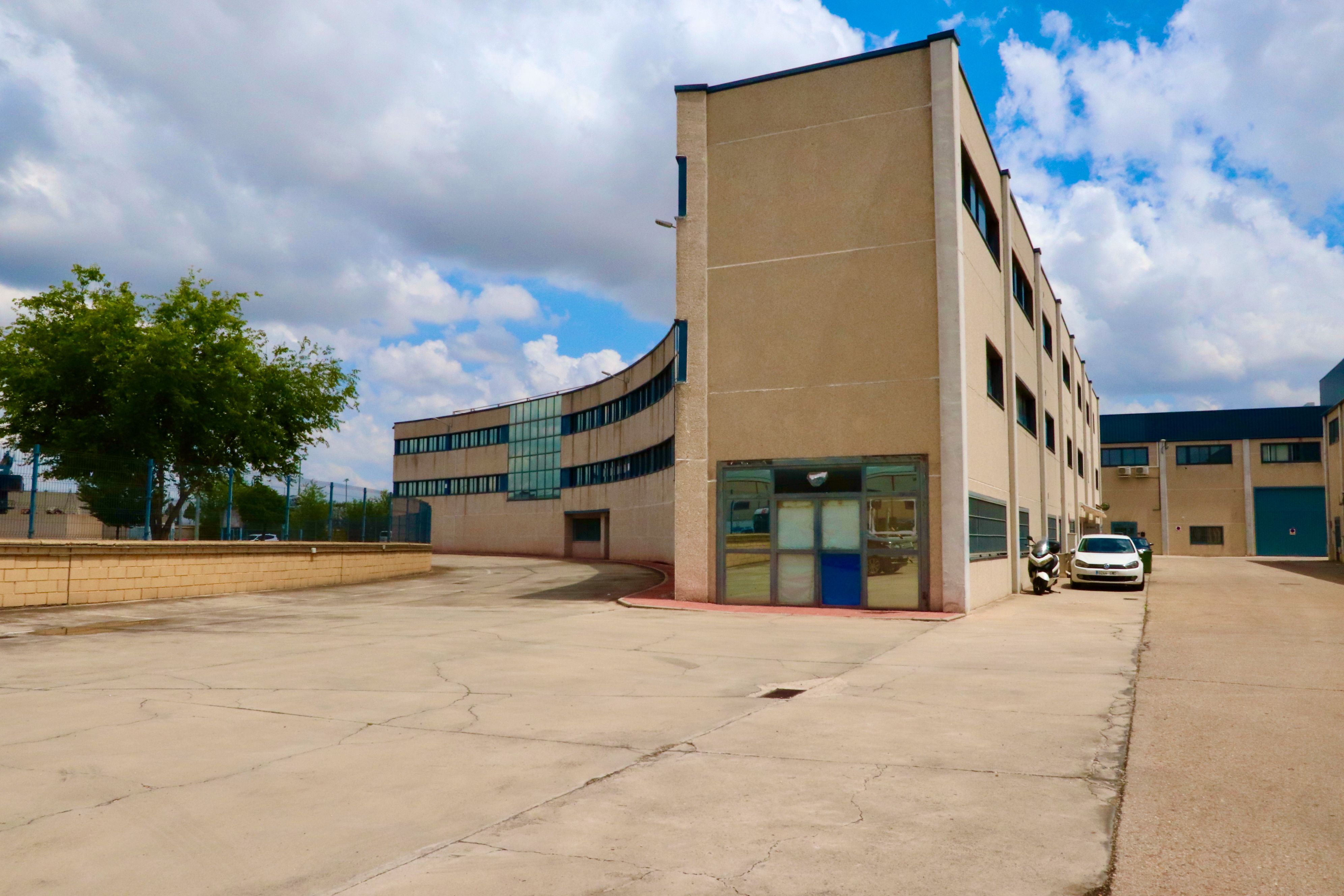 Vista exterior de Oficina en venda en Pinto amb Aire condicionat