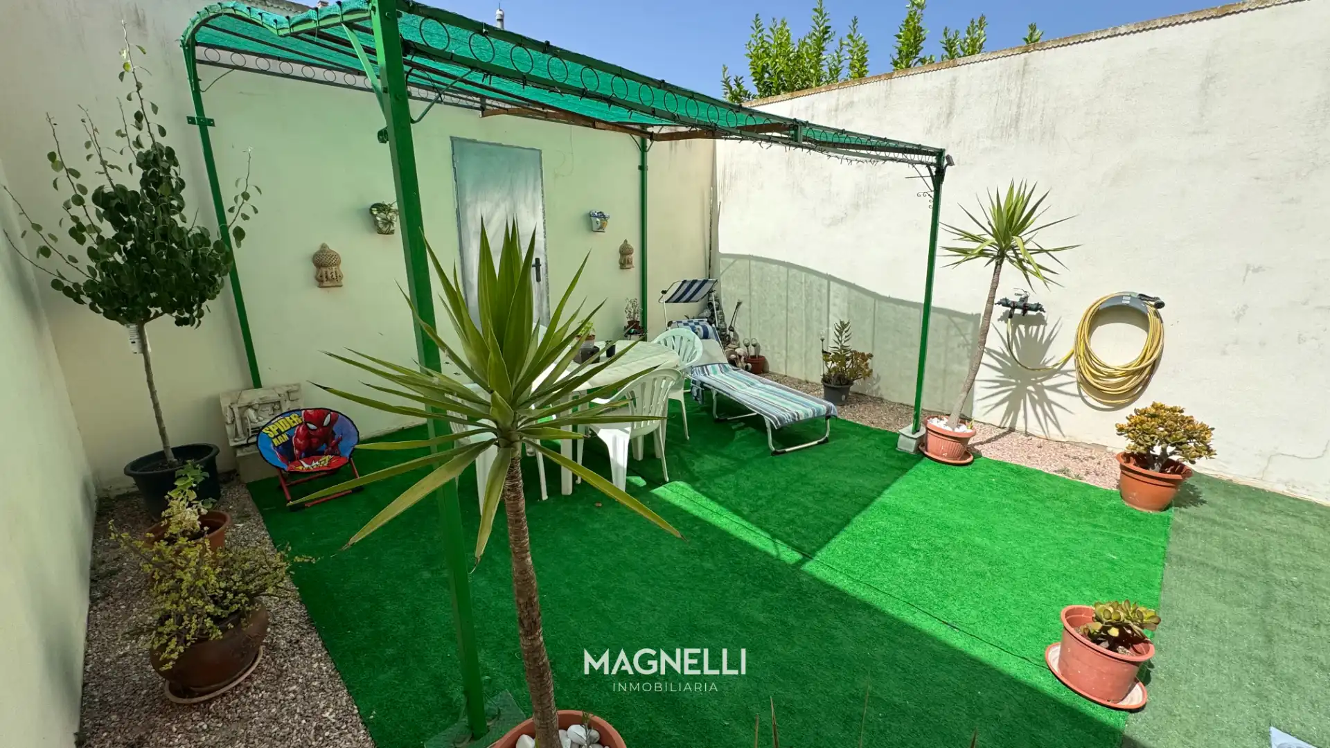 Jardín de Casa adosada en venta en Elda con Jardín privado, Amueblado y Balcón