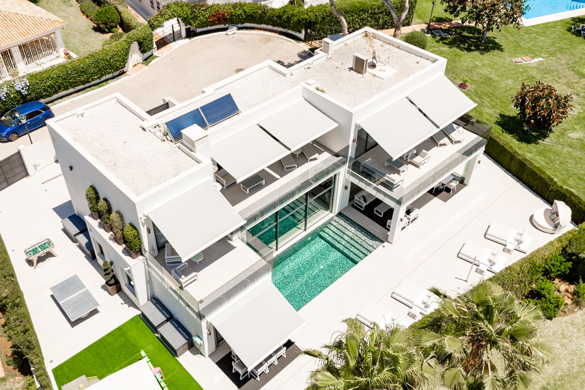 Vista exterior de Casa o xalet en venda en Marbella amb Aire condicionat, Jardí privat i Terrassa