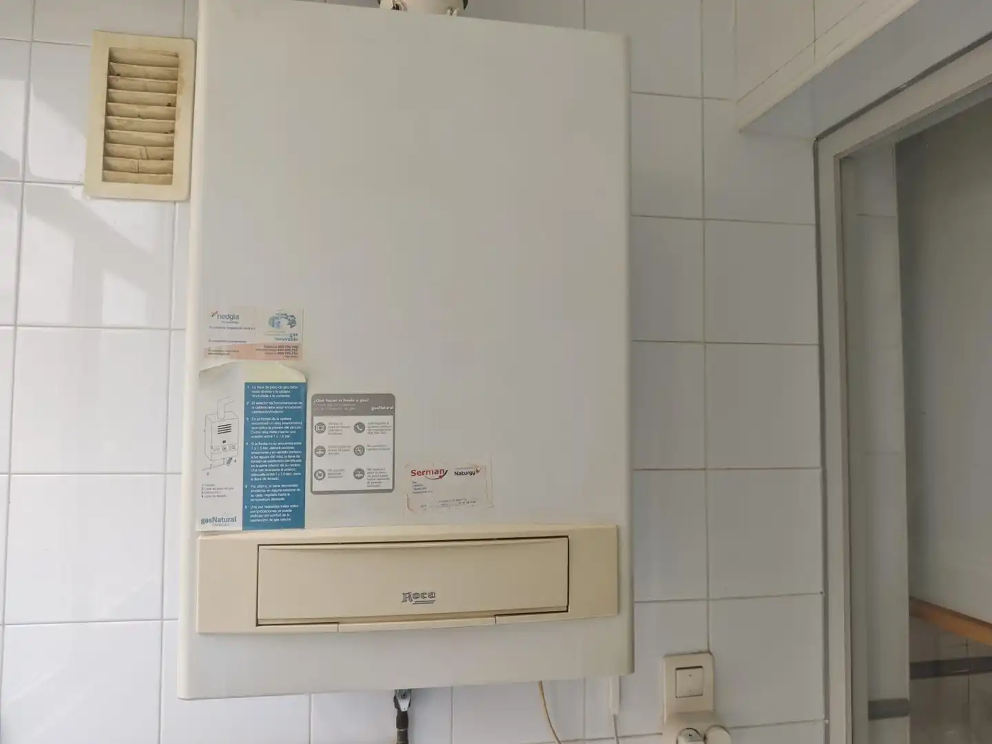 Bathroom of Flat for rent in Culleredo  with Heating, Parquet flooring and Storage room