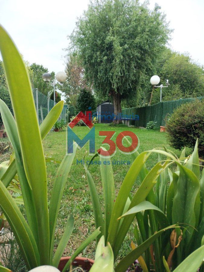 Jardí de Casa o xalet en venda en Miranda de Ebro amb Calefacció, Parquet i Terrassa