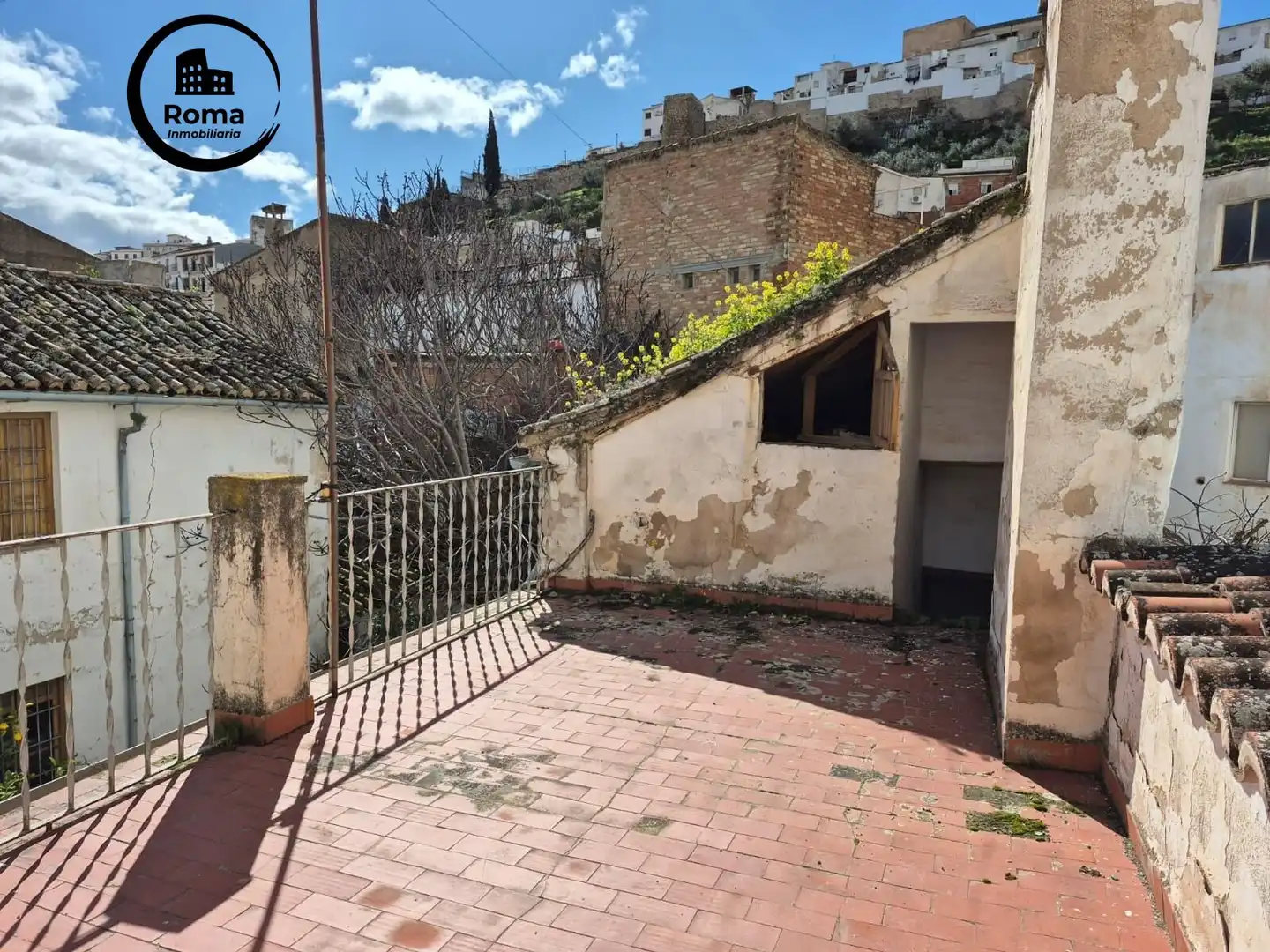 Vista exterior de Casa adosada en venda en Loja amb Terrassa