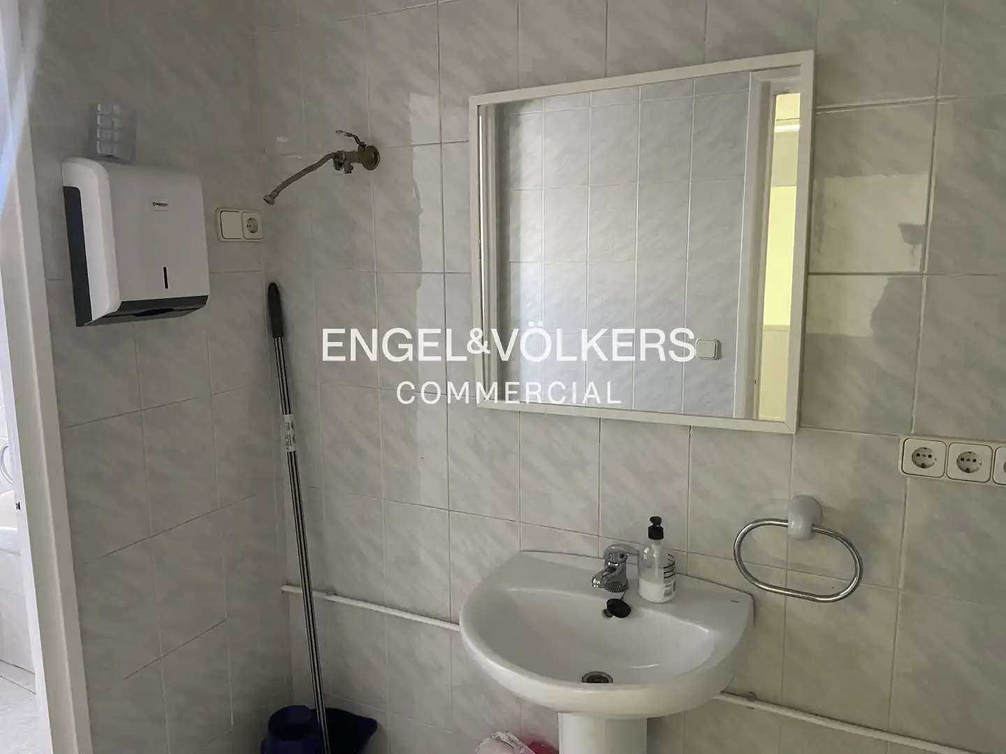 Baño de Nave industrial en venta en Terrassa