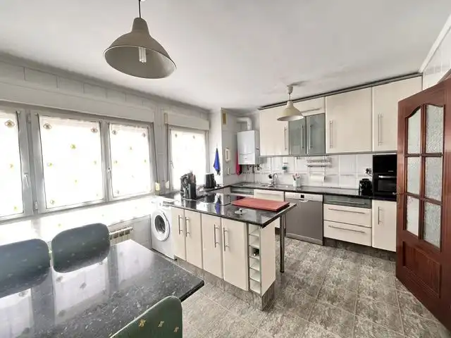 Küche von Wohnung zum Verkauf in Gijón  mit Heizung, Parkett und Terrasse