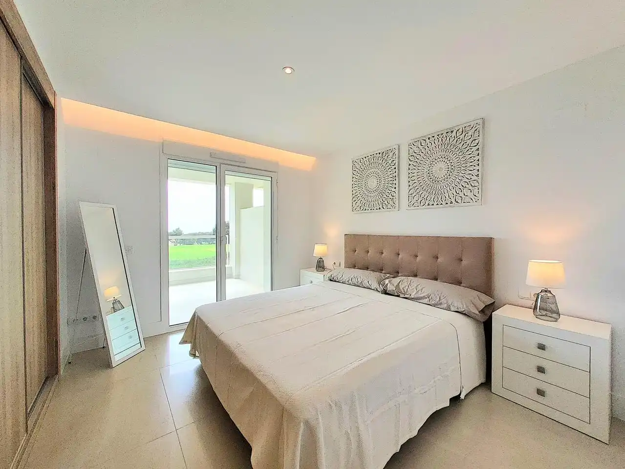 Habitación de Apartamento en venta en Sotogrande con Aire acondicionado, Terraza y Amueblado