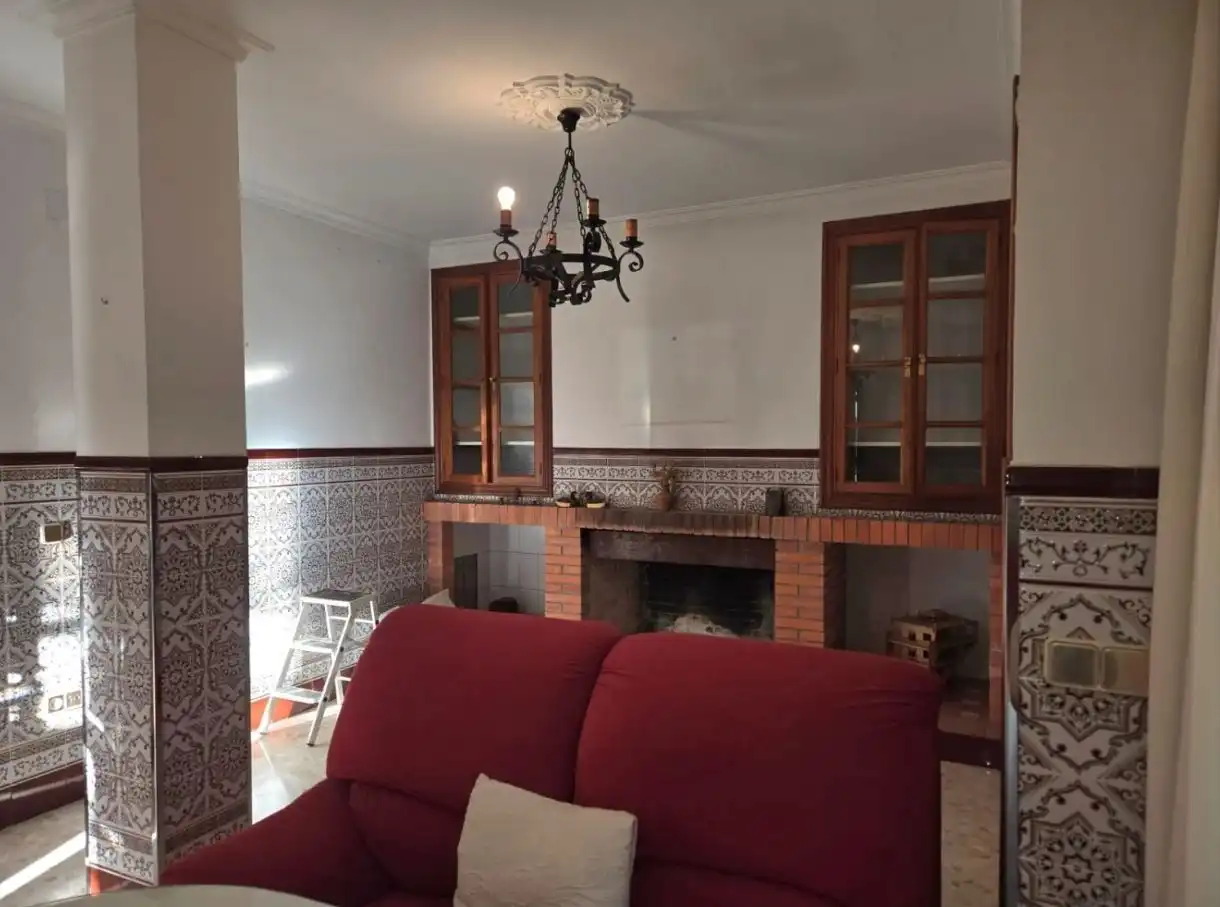 Sala d'estar de Casa adosada en venda en Mairena del Aljarafe amb Aire condicionat, Terrassa i Moblat