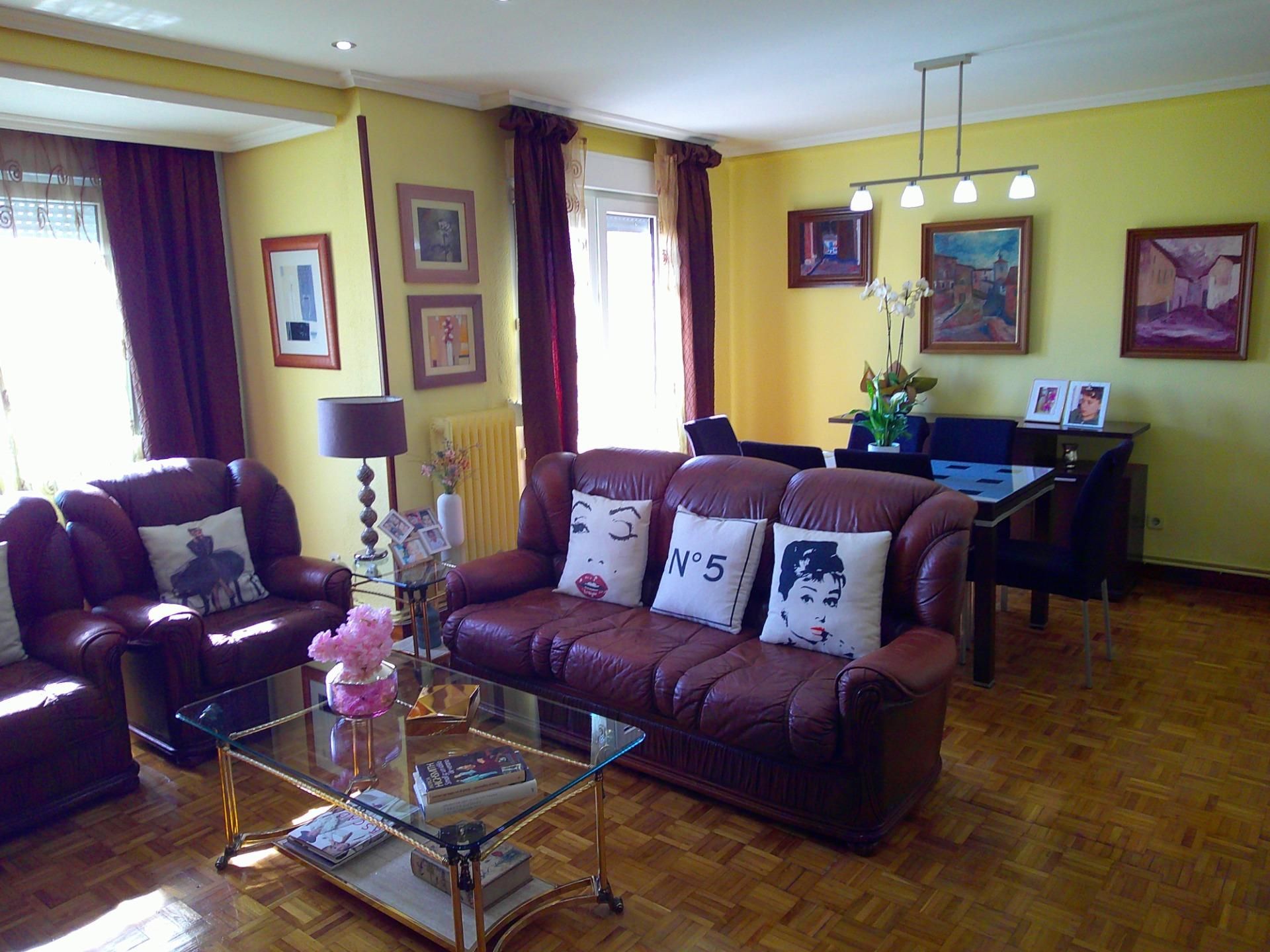Sala d'estar de Pis en venda en Burlada / Burlata amb Calefacció i Parquet