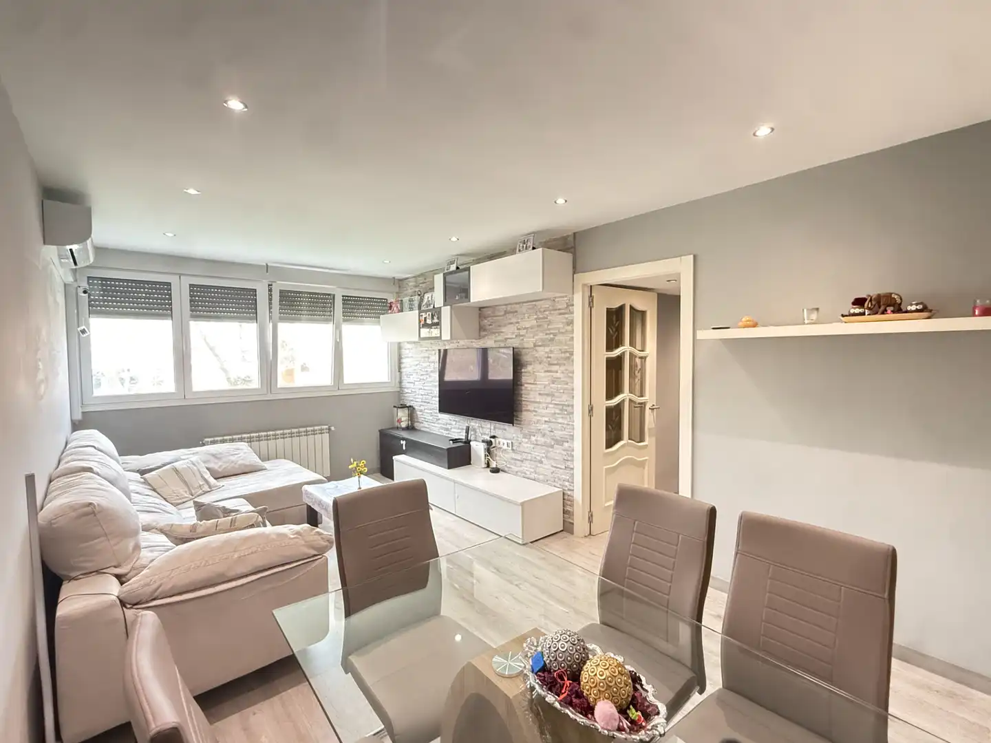 Living room of Flat for sale in Mejorada del Campo  with Air Conditioner, Heating and Furnished