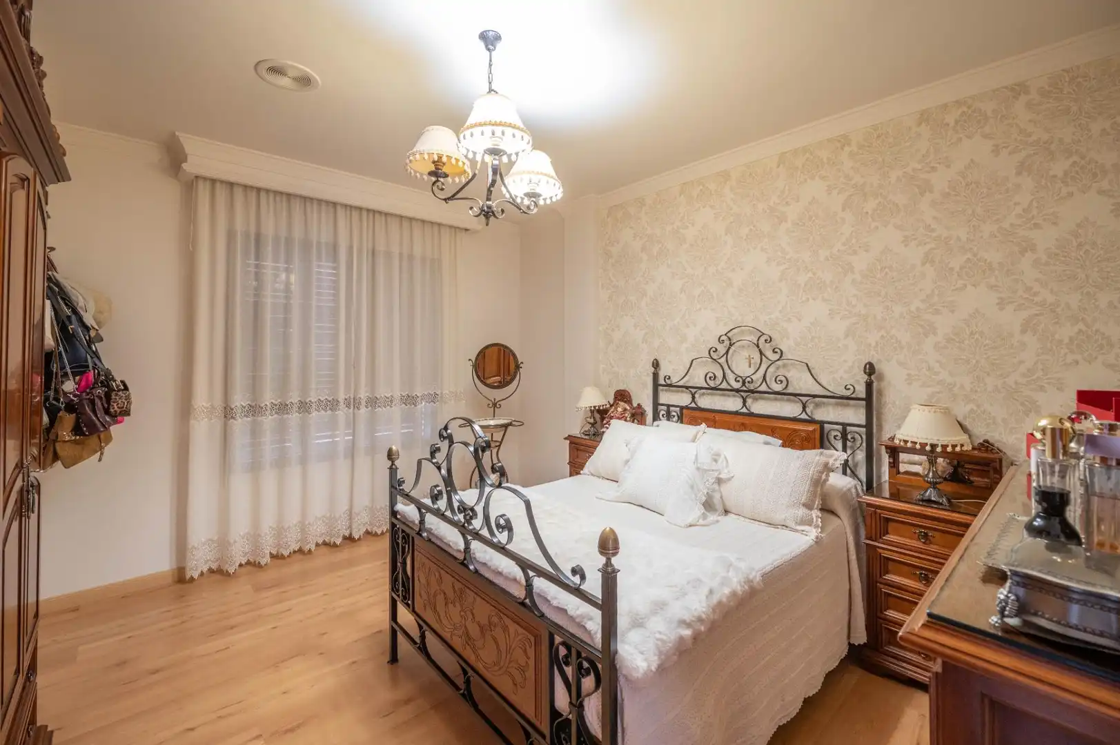 Dormitori de Casa o xalet en venda en Las Gabias amb Aire condicionat, Terrassa i Moblat