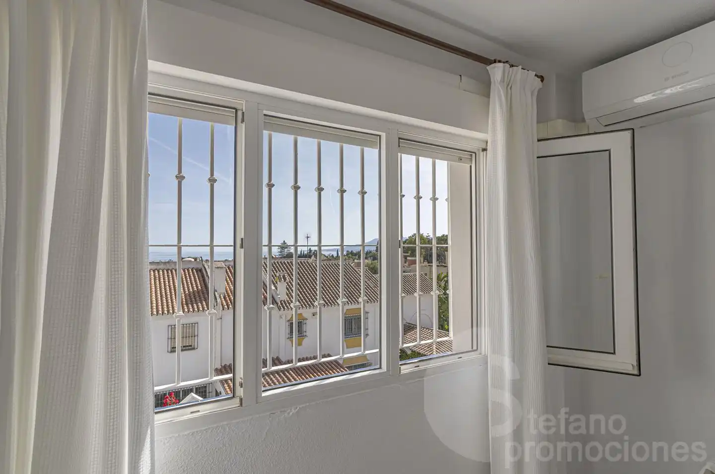 Bedroom of Detached homes for sale in Málaga  with Air Conditioner, Private garden and Terrace