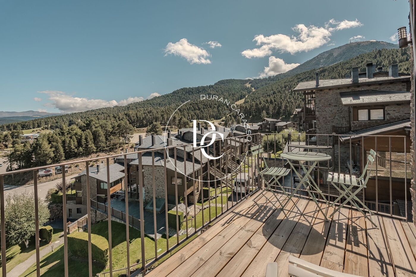 Vista exterior de Casa o xalet en venda en Alp amb Calefacció, Jardí privat i Moblat