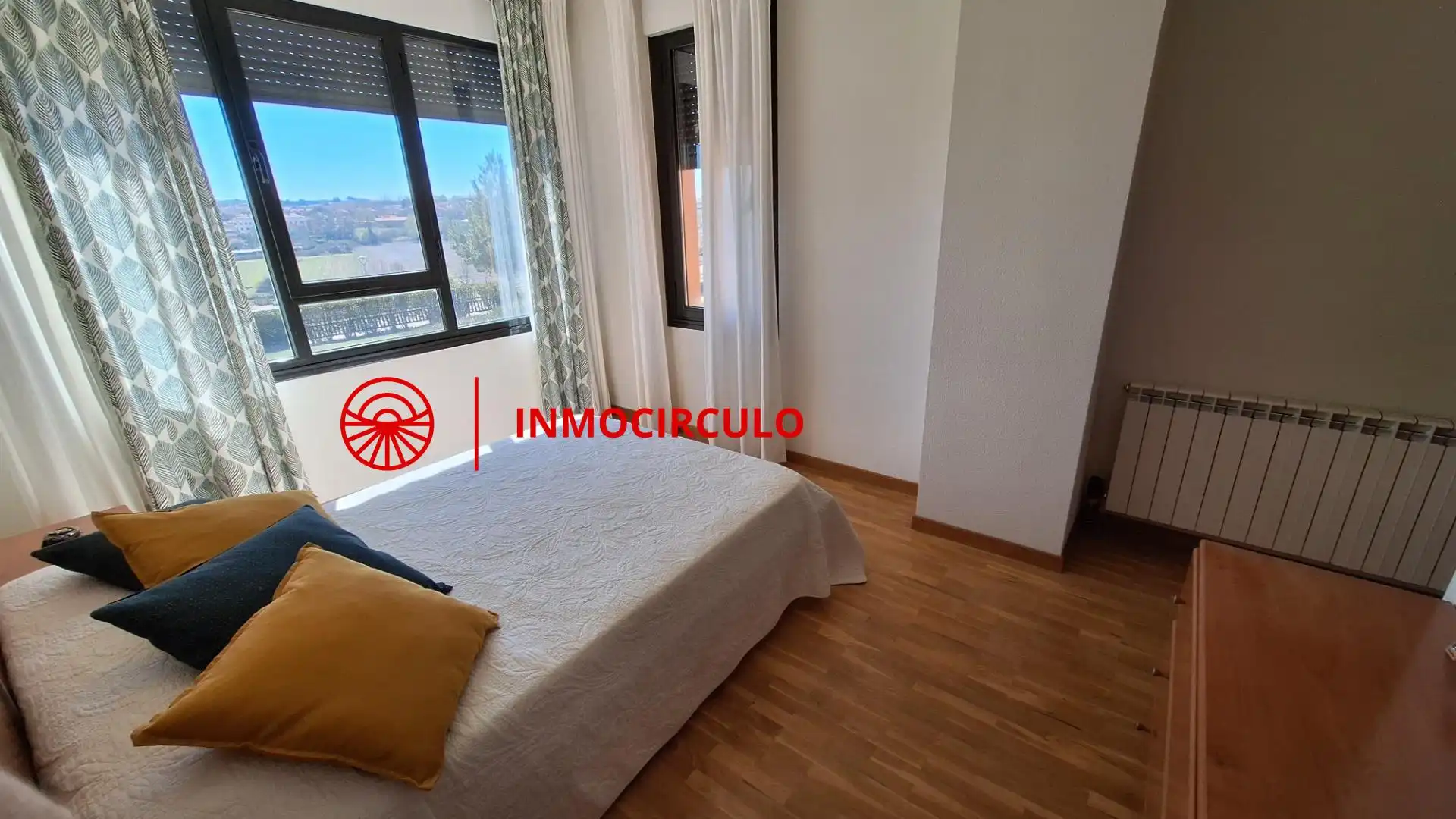 Habitación de Casa adosada en venta en Cogollos con Calefacción y Jardín privado